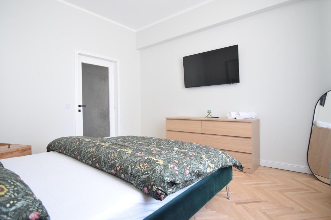 Beautiful Apartment In Old City Bucharest Exterior photo